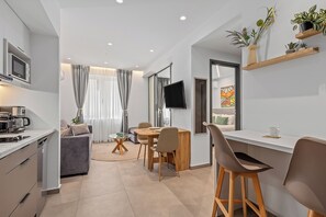 Theatrou Apt 5 - One Bedroom Apartment - Heart of Athens | 起居區 | 智慧型電視