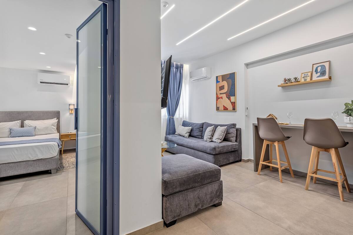 Theatrou Apt 1 - One Bedroom Apartment - Heart of Athens | Living area | Smart TV