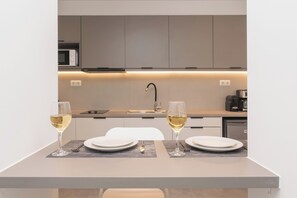 Frigorífic petit, microones, cafetera exprés i cafetera i tetera 