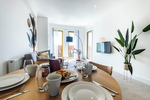 Modern Apts with Balcony in Mitcham