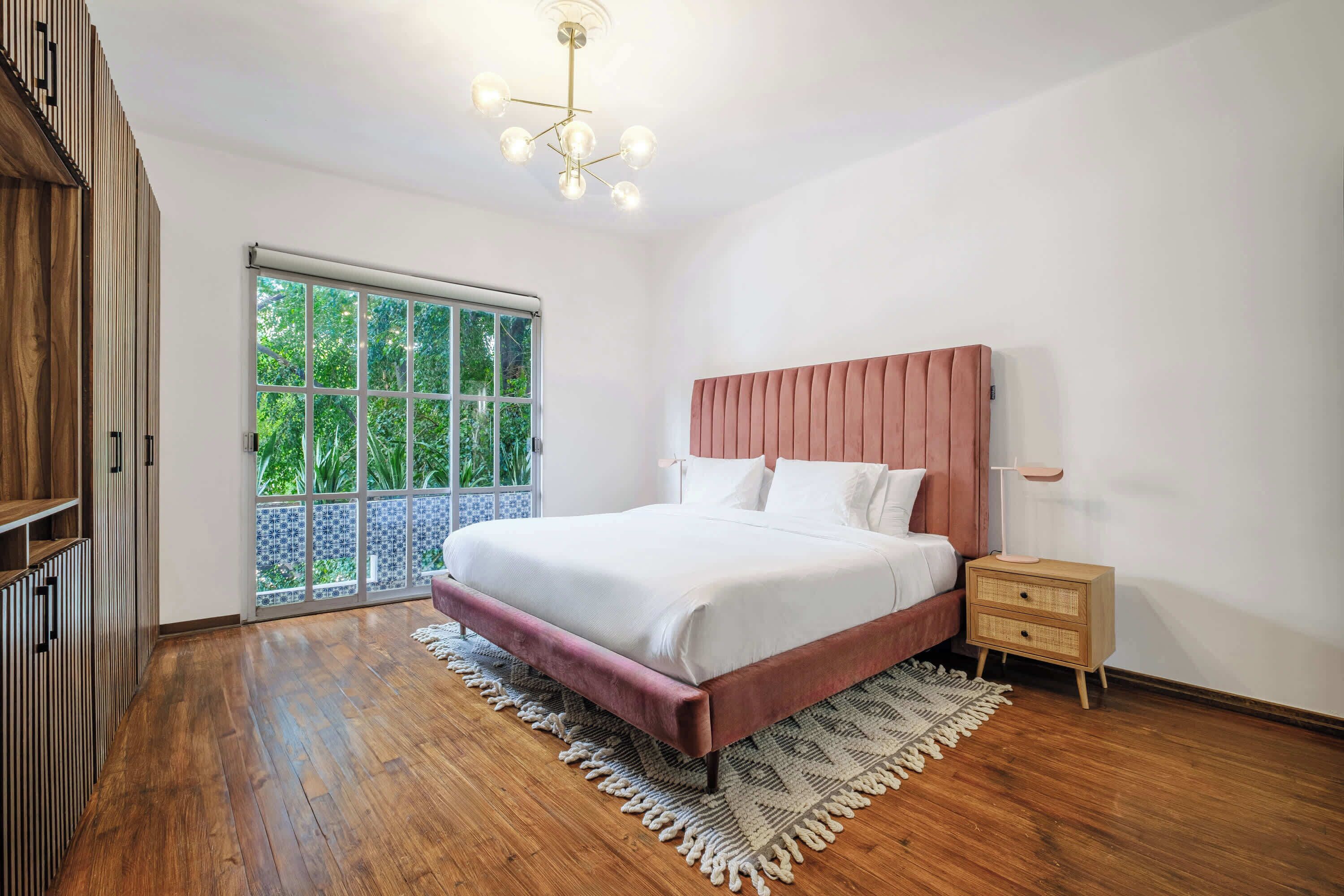 2 bedrooms, desk, travel cot, WiFi