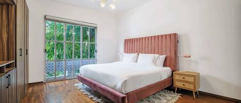 2 makuuhuonetta, työpöytä, vauvan matkasänky, Wi-Fi