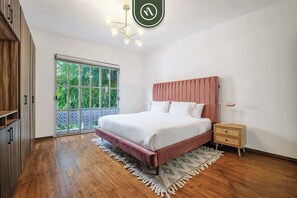 2 soverom, skrivebord, reiseseng for barn og wi-fi