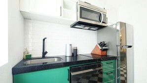A kitchen with a microwave, stove, sink, and dishwasher. - Art Deco 2BR in Polanco  Steps to Parque Lincoln (Ciudad de México)