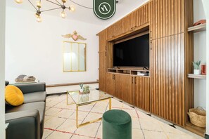 Televisión y oficina 