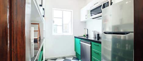 Fridge, microwave, stovetop, dishwasher