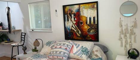 1 Schlafzimmer, Schreibtisch, WLAN, Bettwäsche