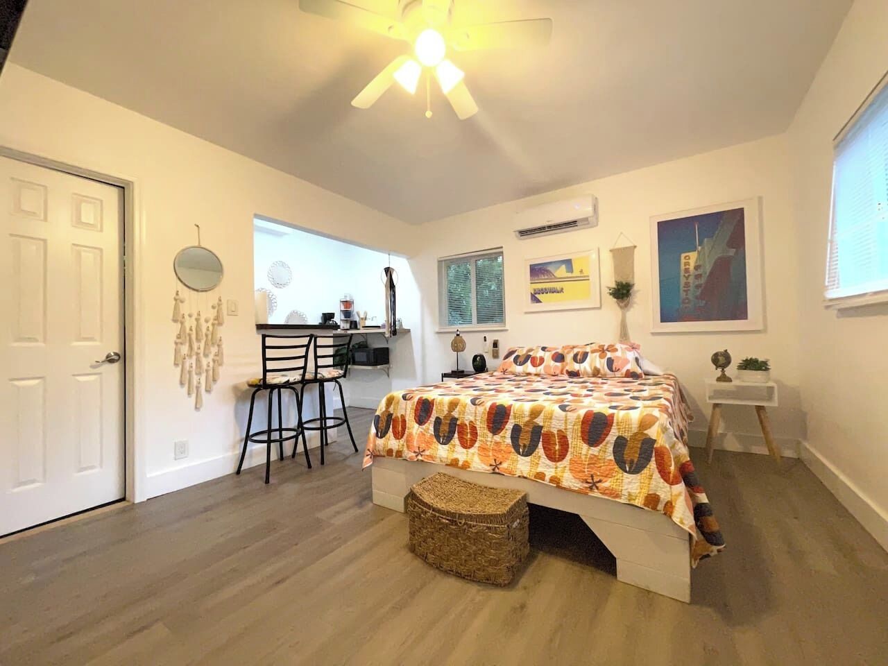 1 bedroom, desk, WiFi, bed sheets