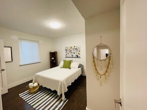 3 Schlafzimmer, Schreibtisch, Bügeleisen/Bügelbrett, WLAN