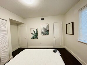 3 bedrooms, desk, iron/ironing board, WiFi