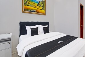 Basic Double Room | Desk, laptop workspace, free WiFi, bed sheets
