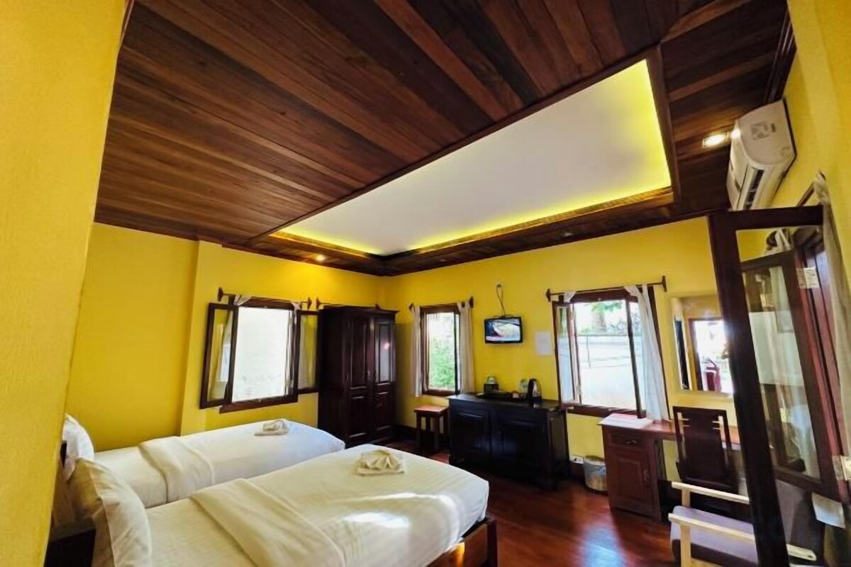 Premium bedding, down comforters, desk, laptop workspace