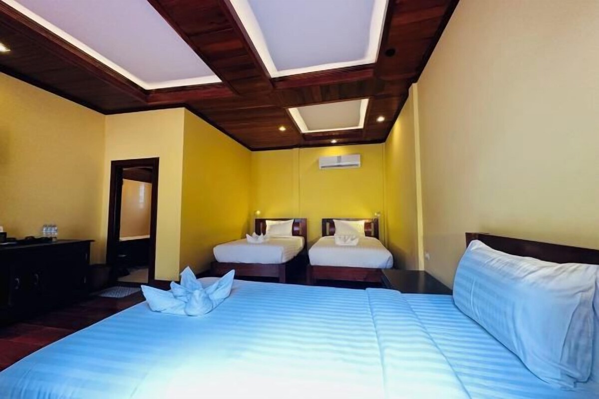 Premium bedding, down comforters, desk, laptop workspace
