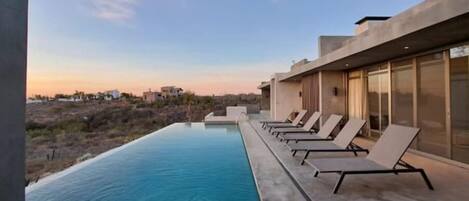 室外泳池、暖水池