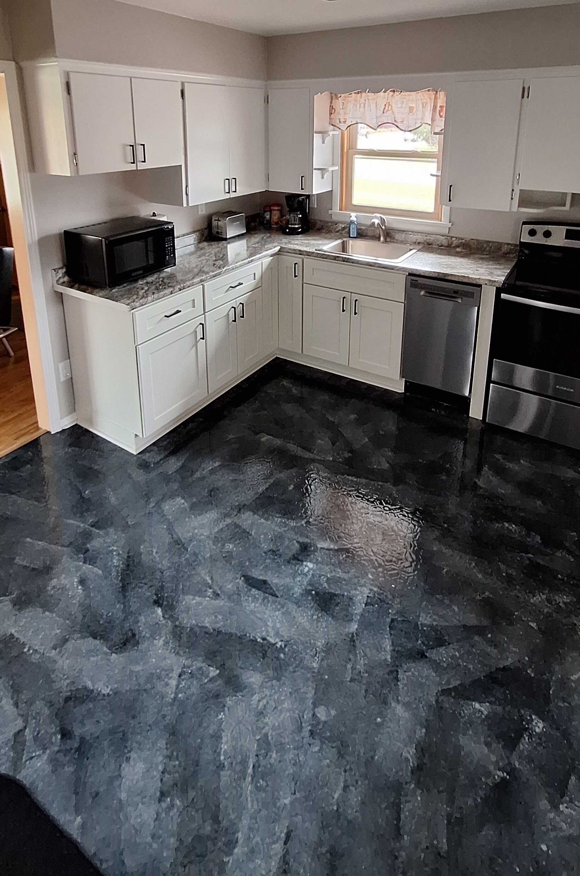 Kylskåp, mikrovågsugn, ugn och spishäll