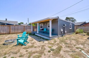 Terrace/patio - 1Nt. Ok, Walk to Beach and Town, Romantic, Firepit, BBQ (Bungalow3) (Ocean Park)