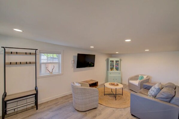 A modern living room with a bench, two sofas, a small table, and a cabinet. - 1Nt. Ok, Walk to Beach and Town, Romantic, Firepit, BBQ (Bungalow3) (Ocean Park)