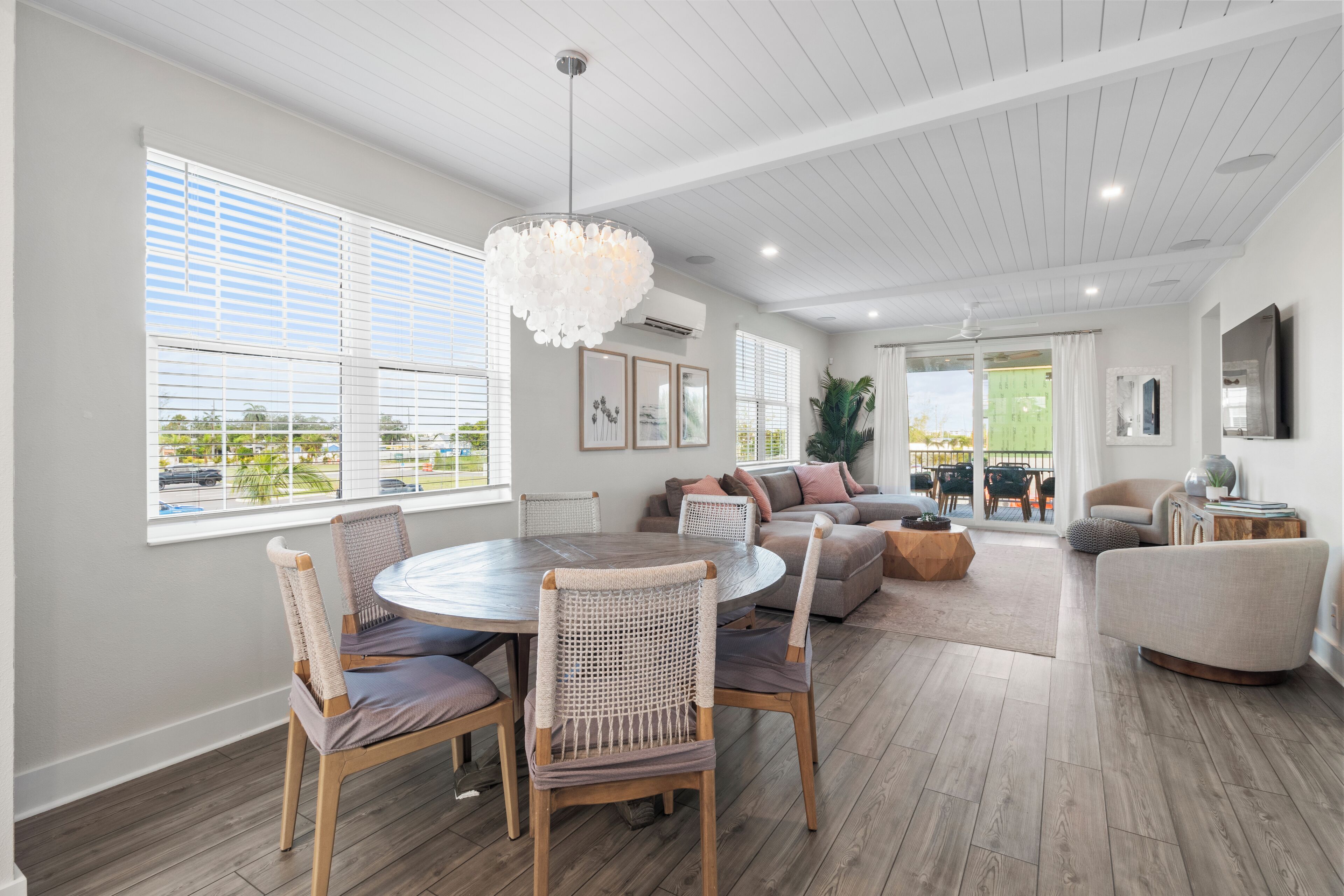 Luxurious Sea Breeze Home W/Balcony 3BR 2 1/2B