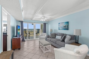 Condo, 2 habitaciones | Área de sala de estar