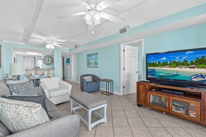 Condo, 2 Bedrooms | Living area