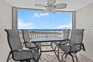 Outdoor dining - Castaways 1b 2 Bedroom Condo (Gulf Shores)