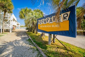 Condo, 1 Bedroom | Property grounds - Moonraker 20 1 Bedroom Condo (Gulf Shores)
