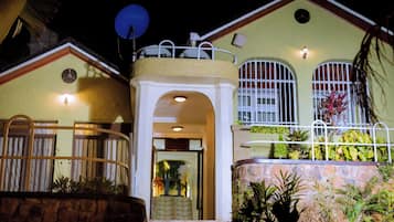 Mặt tiền nơi lưu trú