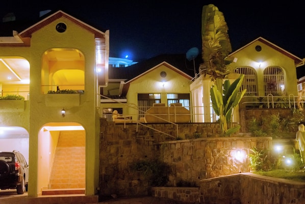 Mặt tiền nơi lưu trú