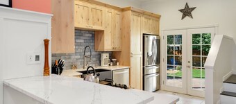 The Magnolia House in Old Town - Private Hot Tub