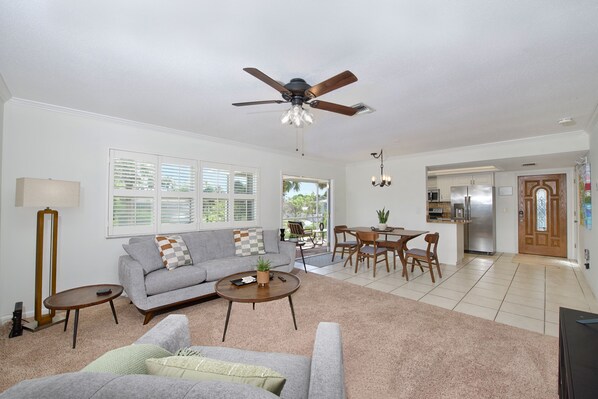 TV - Shared Pool- Beach Bungalow 2 (Fort Myers Beach)