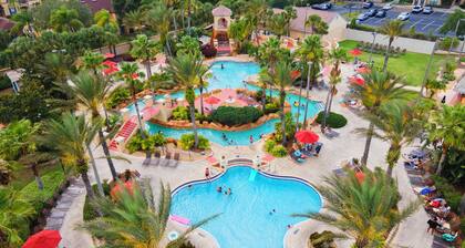 Family-sized townhouse with Pool and lazy river