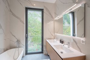 Separate bathtub and shower, hair dryer, bidet, towels
