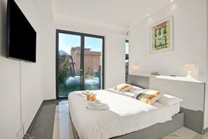 2 bedrooms, in-room safe, laptop workspace, iron/ironing board