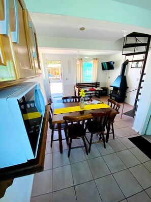 Cabana econômica | Wi-Fi de cortesia, roupa de cama