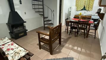 Cabana econômica | Wi-Fi de cortesia, roupa de cama