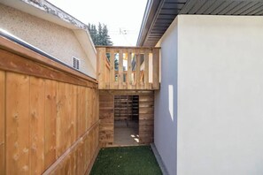 Property grounds - Modern Luxury Home | 10 Mins to Downtown | AC (Calgary)