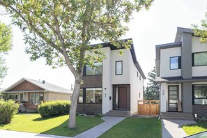 Exterior - Modern Luxury Home | 10 Mins to Downtown | AC (Calgary)