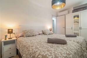 3 chambres, fer et planche à repasser, lit de bébé portatif