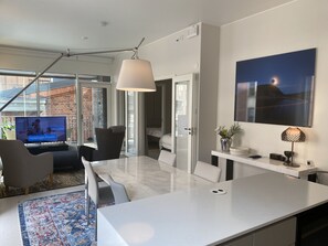 Living area - Luxury City Seafront Apartment w Balcony (Helsinki)