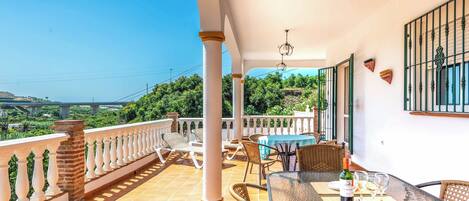 屋外ダイニングエリア