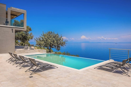 Villa Dafnidi - Four Bedroom Villa, Sleeps 8