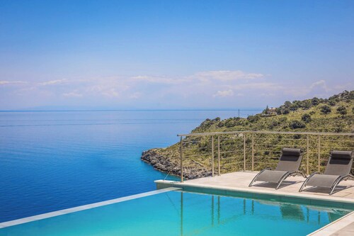 Villa Dafnidi - Four Bedroom Villa, Sleeps 8