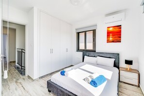 4 bedrooms, iron/ironing board, WiFi - Villa Elpida TWO by Ezoria Villas (Paphos)