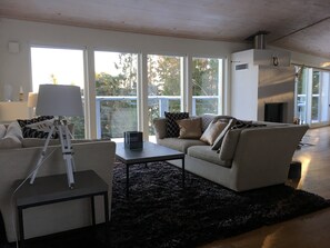 Living area - Modern Family Villa With Open Living Area, Large Patio and Ocean View (Stockholms län)