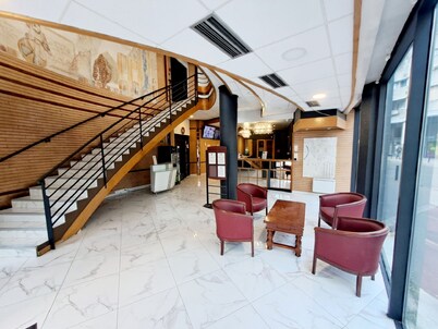 Crystal Hotel Saint Denis Basilique