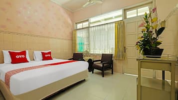 Kamar Double Standar | Ruang kerja ramah laptop, Wi-Fi gratis, dan seprai linen