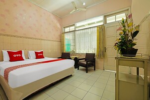 Espacio para trabajar con laptop, wifi gratis y ropa de cama 