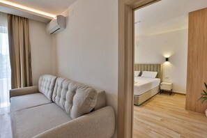 Family Apartment | Living area | 32-inch LCD TV with cable channels - Villa La Vida (Lastva Grbaljska)