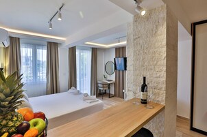 Comfort Studio | Living area | 32-inch LCD TV with cable channels