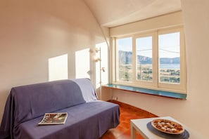 Family House, 2 Bedrooms, Terrace, Mountainside (Villa Macari Fantastic Sea View) | Interior